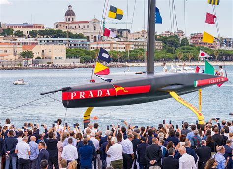 prada luna rossa boat